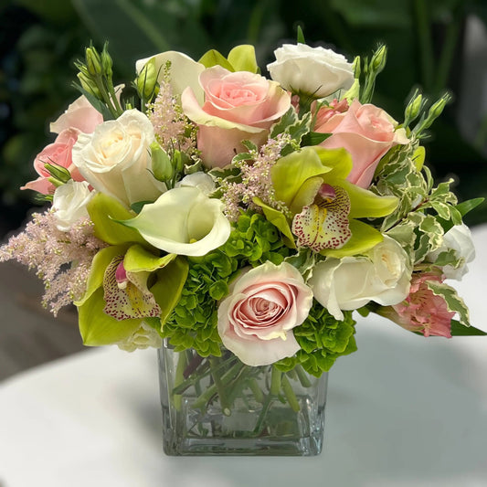 Pink and white flowers bouquet in Miami
