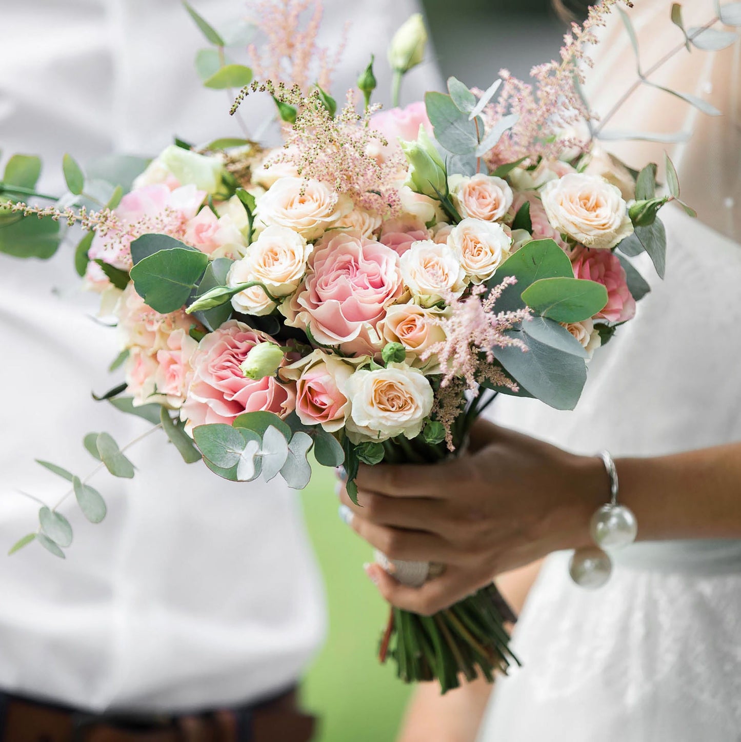 Romantic Pink & Champagne Bouquet Design - Portfolio
