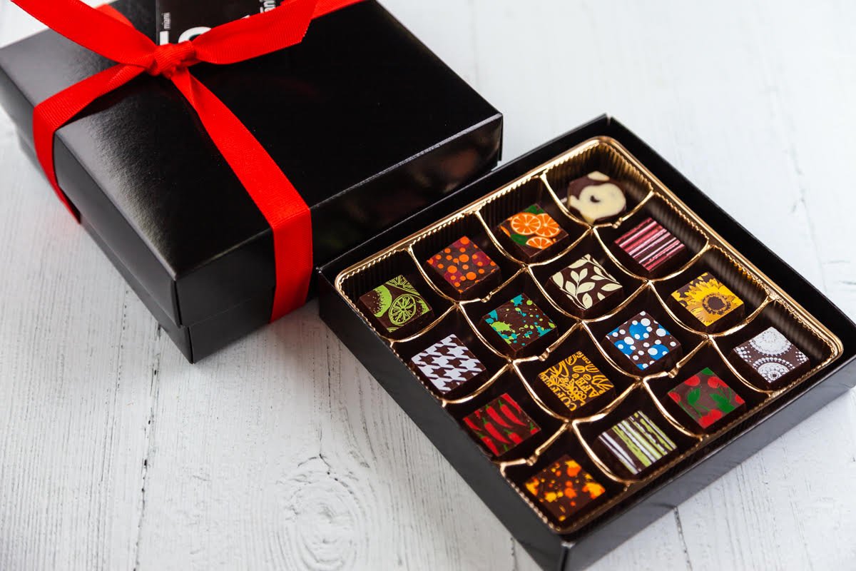 Romanicos Chocolate Art Box - MIAMI FLOWERS DESIGN