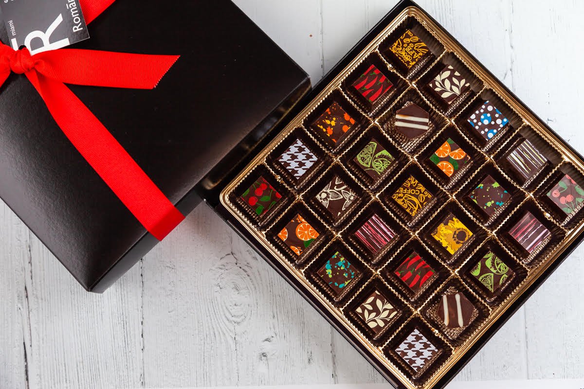 Romanicos Chocolate Art Box - MIAMI FLOWERS DESIGN